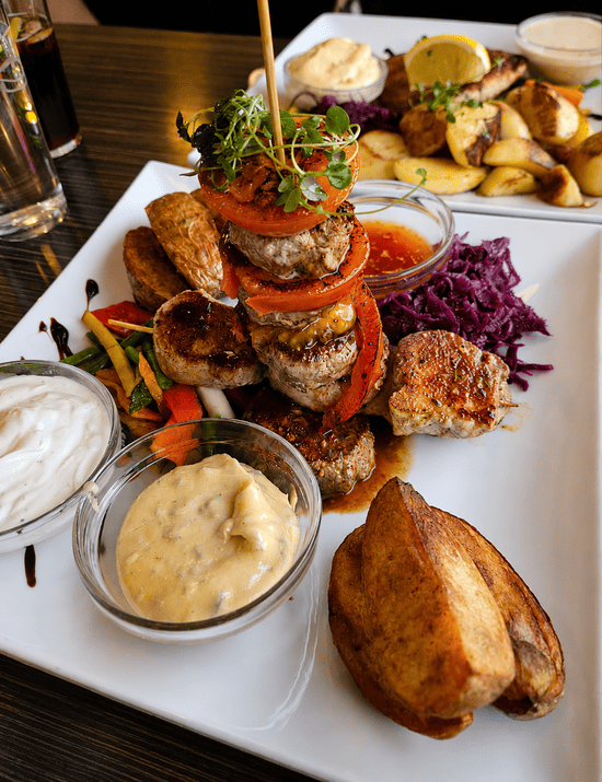 Stämningsbild från baren på Basic Bar Kök