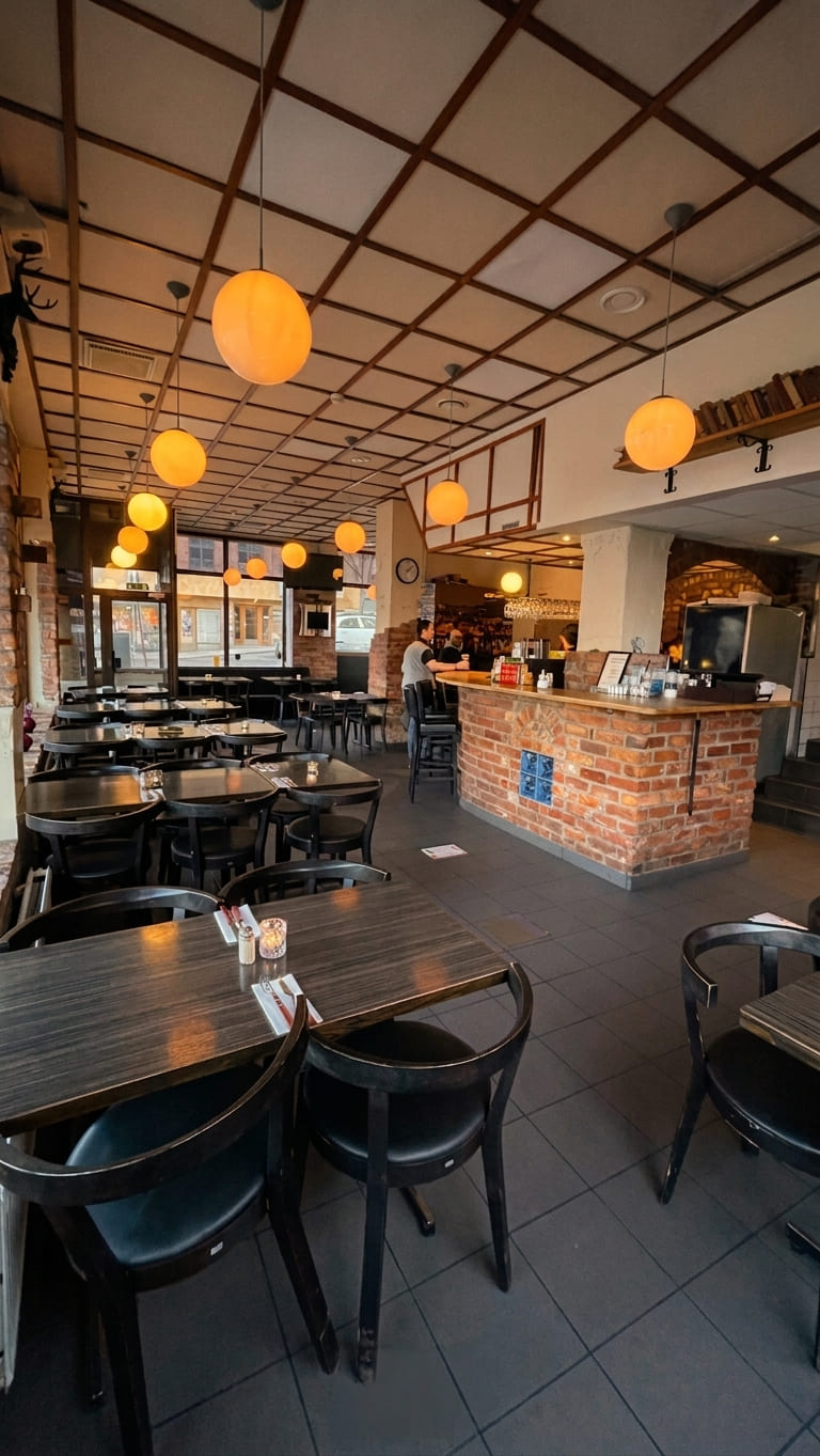 Kväll i matsalen på Basic Bar Kök