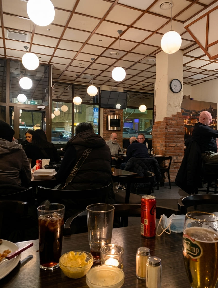 Stämningsbild från Basic Bar Kök i Solna